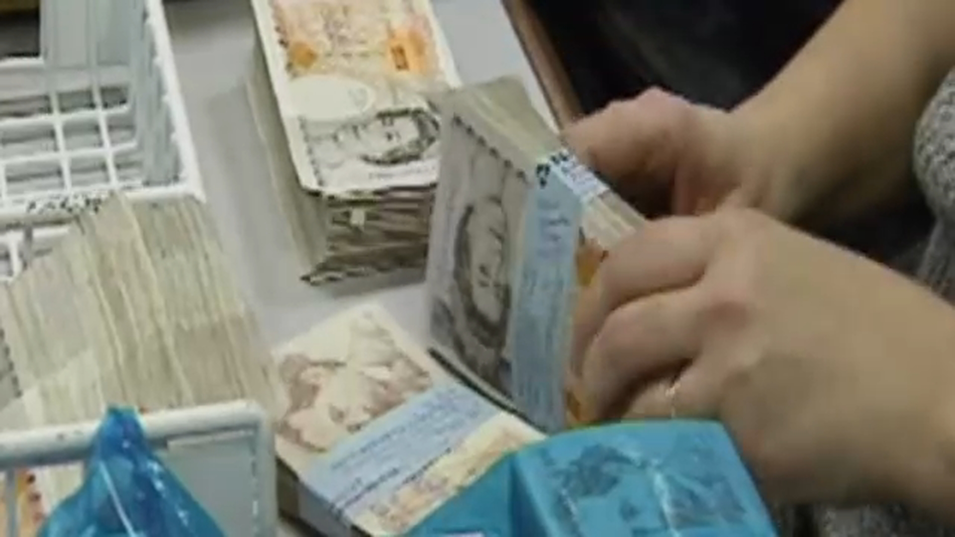 Billions of British banknotes, coins featuring Queen's portrait to be replaced following death