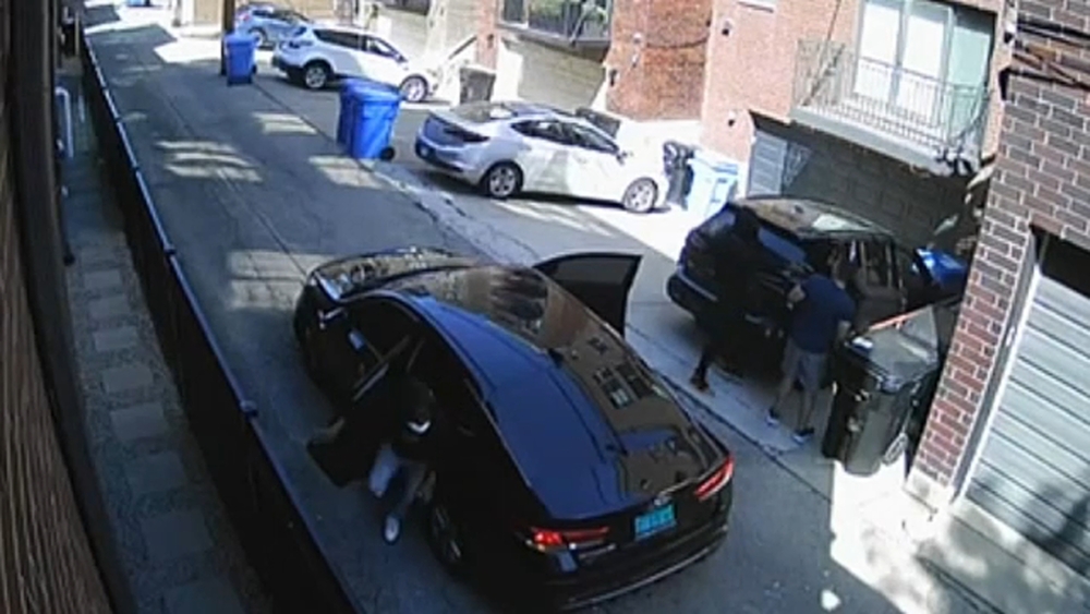 Man thwarts Wicker Park armed robbery with military training
