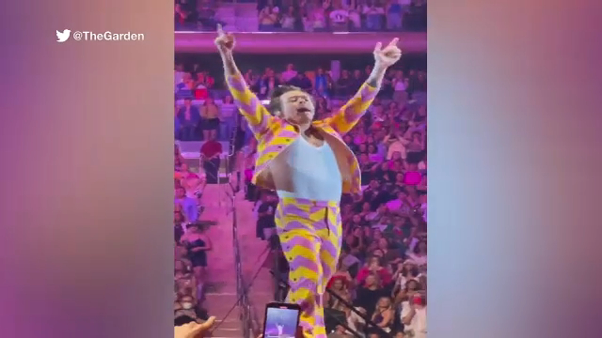 Harry Styles wraps 15th consecutive night, MSG raises banner