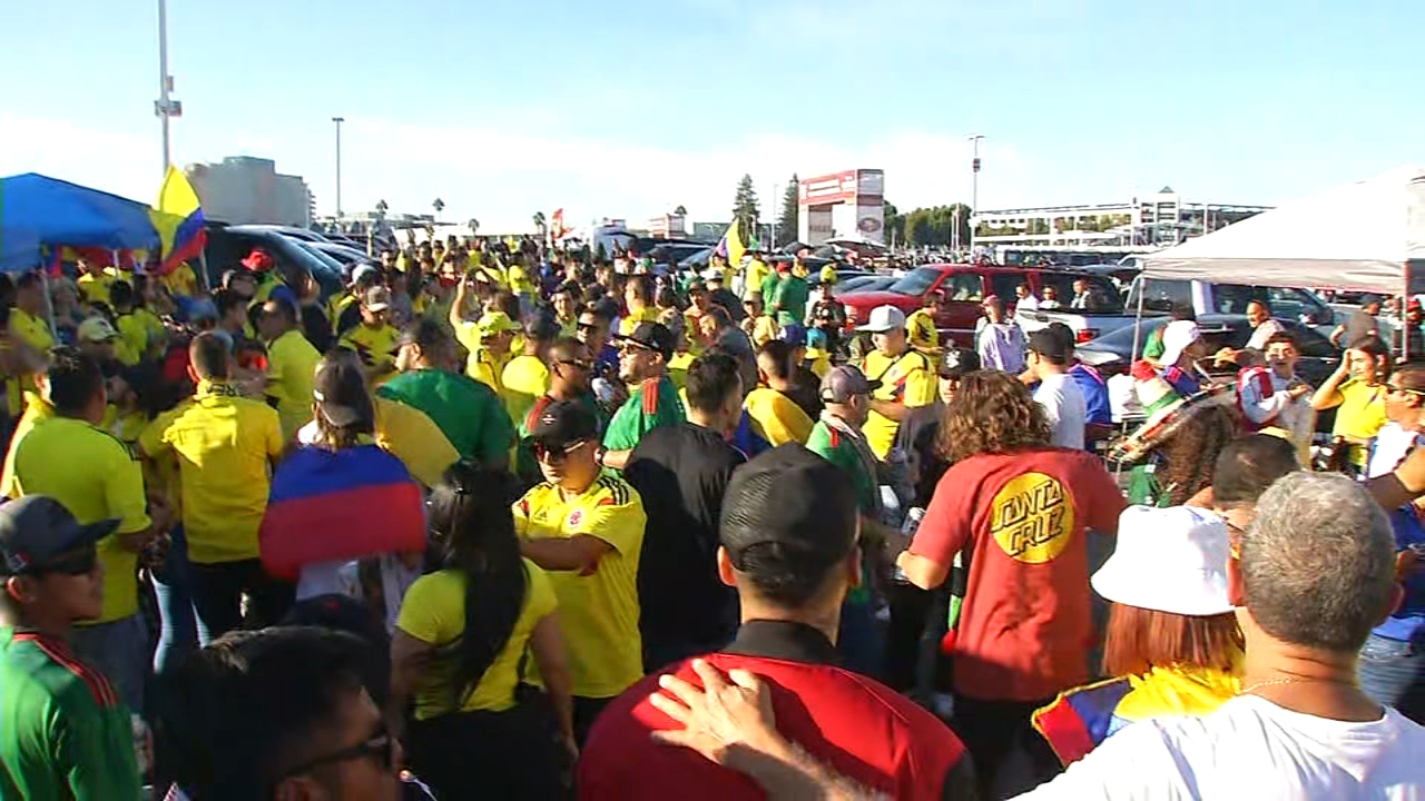 Fútbol fans pack Levi's Stadium at Mexico vs. Colombia game