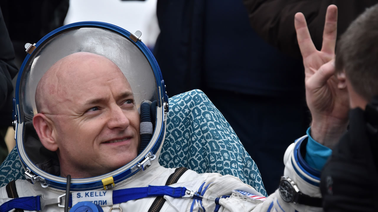 Astronaut Scott Kelly embraces fresh, frigid air back on Earth