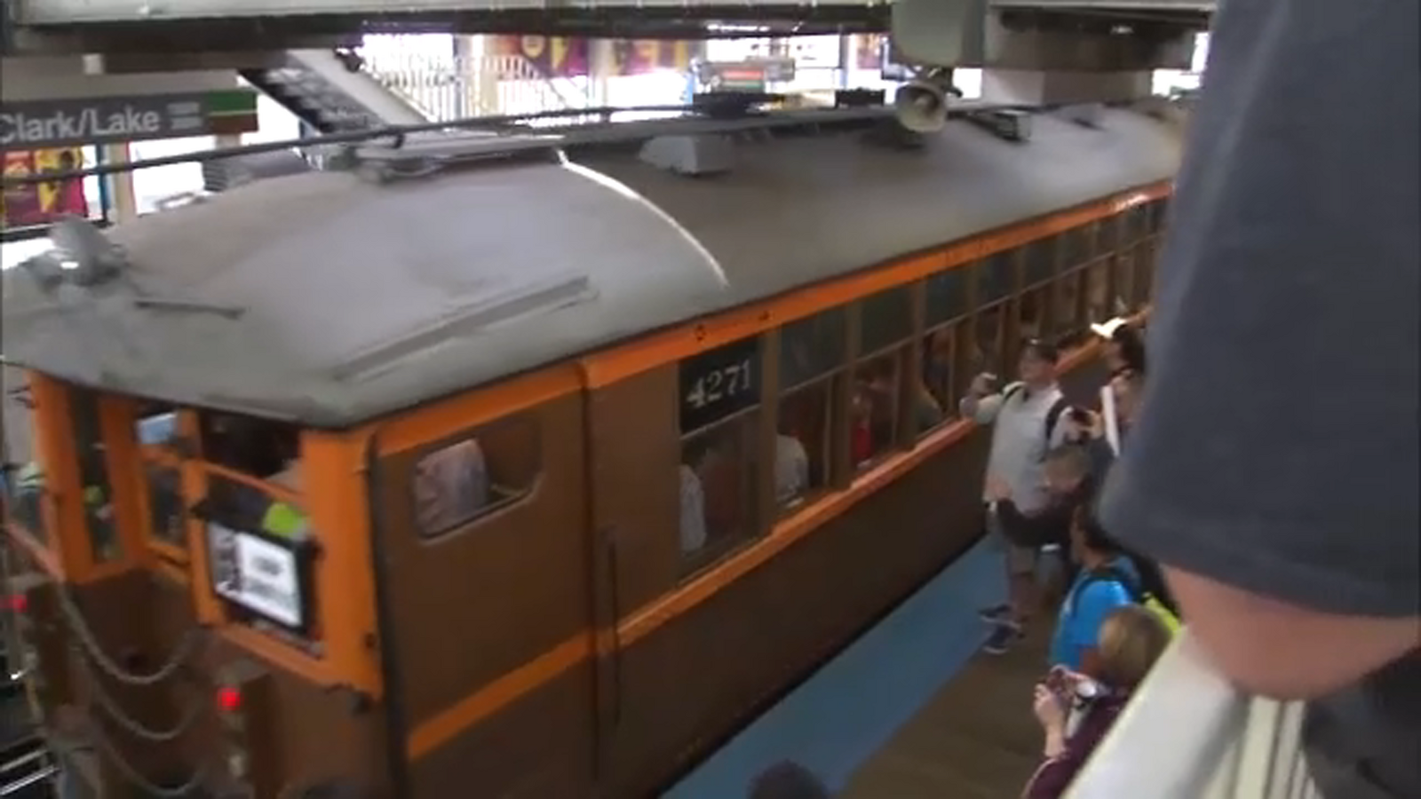 CTA celebrates 75 years with free vintage bus, train rides through Loop ...