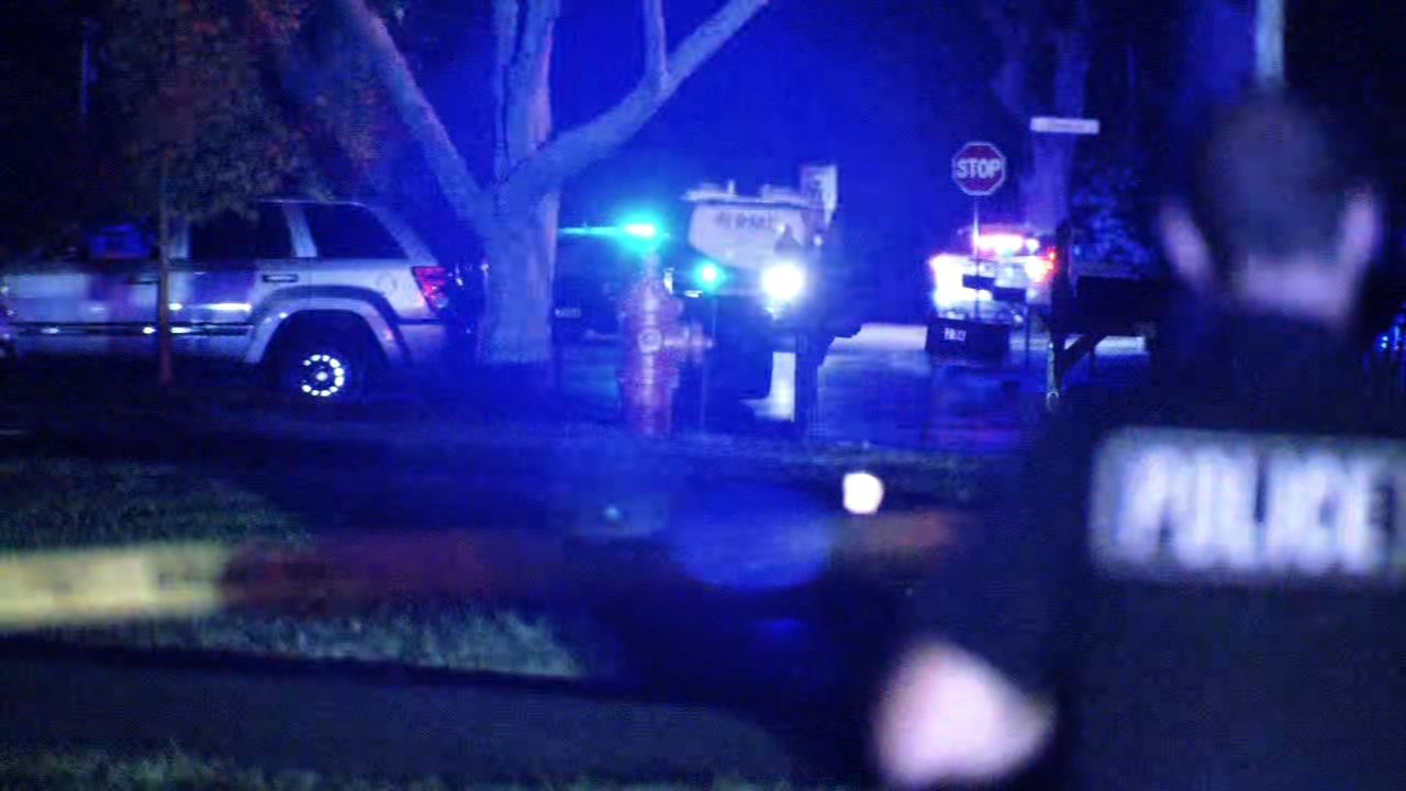 Wood Dale police, SWAT respond to barricade sitaution