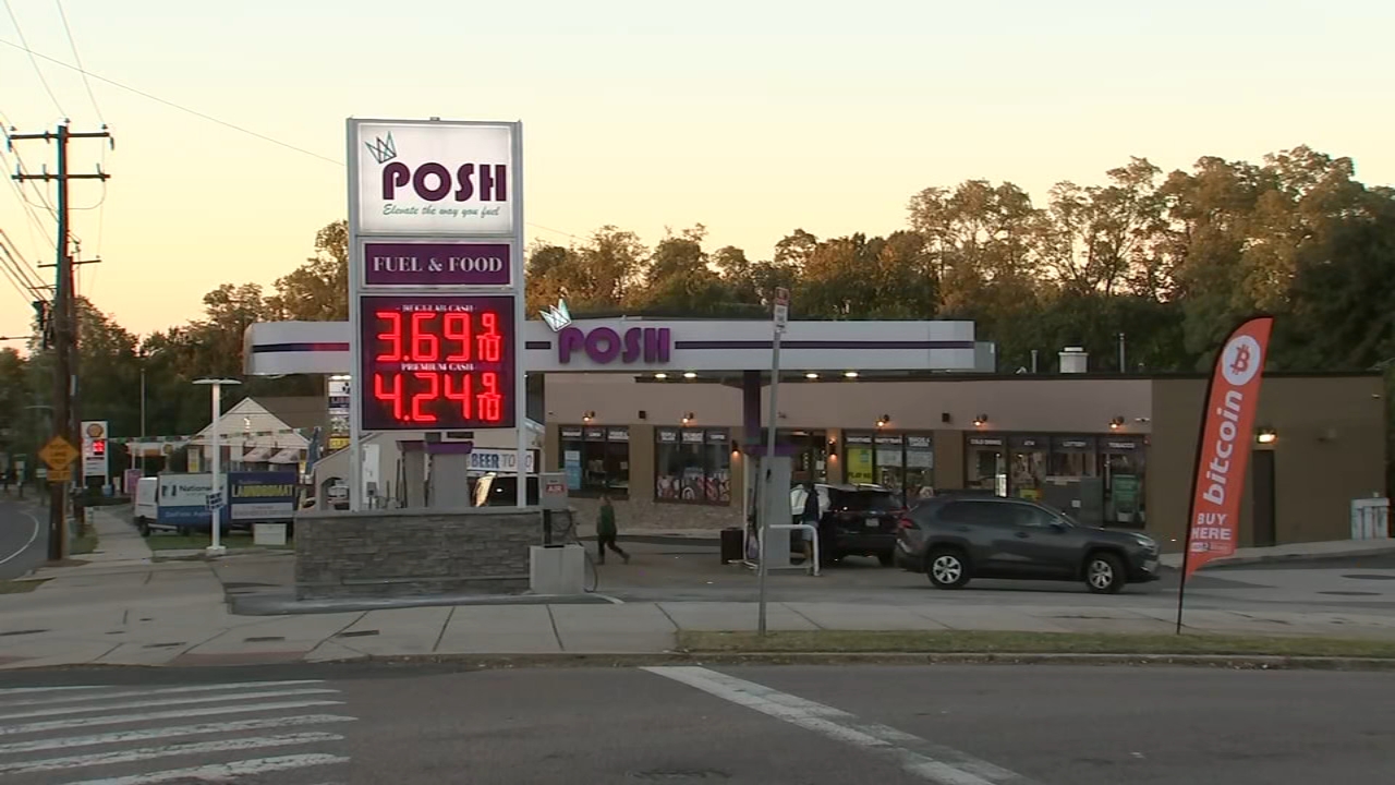 2 charged for allegedly carjacking vehicle with child inside