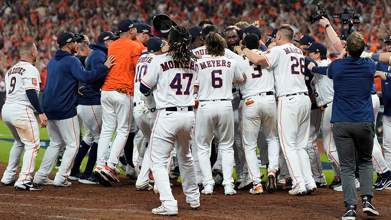Astros back to work in Game 2 after Alvarez's walk-off homer