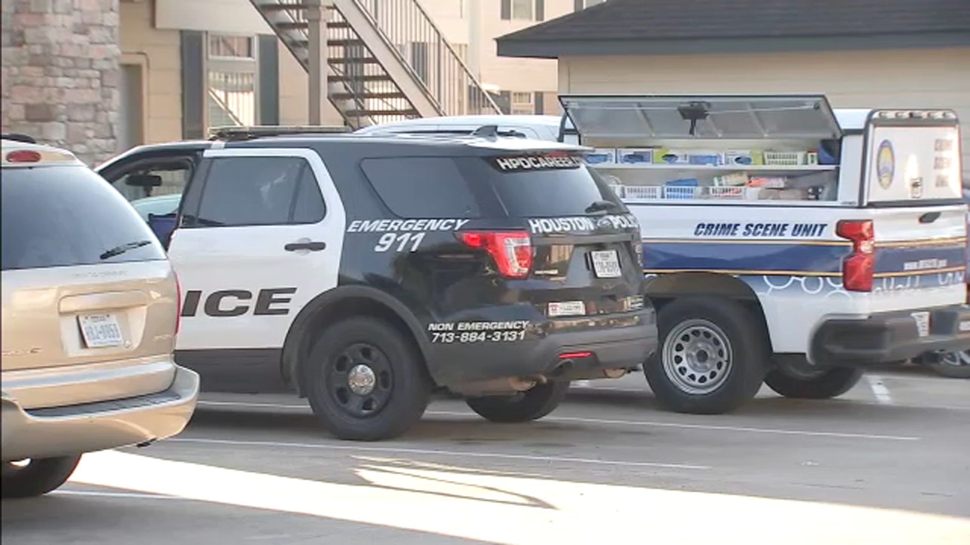 Woman shot and killed at apt. complex in SE Houston, police say