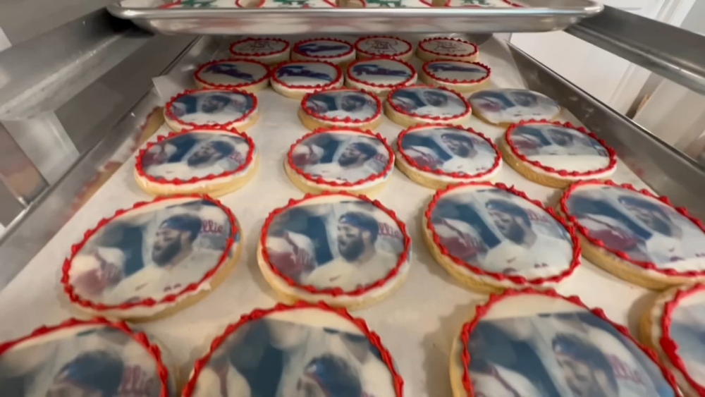 Harper's reaction to Schwarber's homer turned into cookie