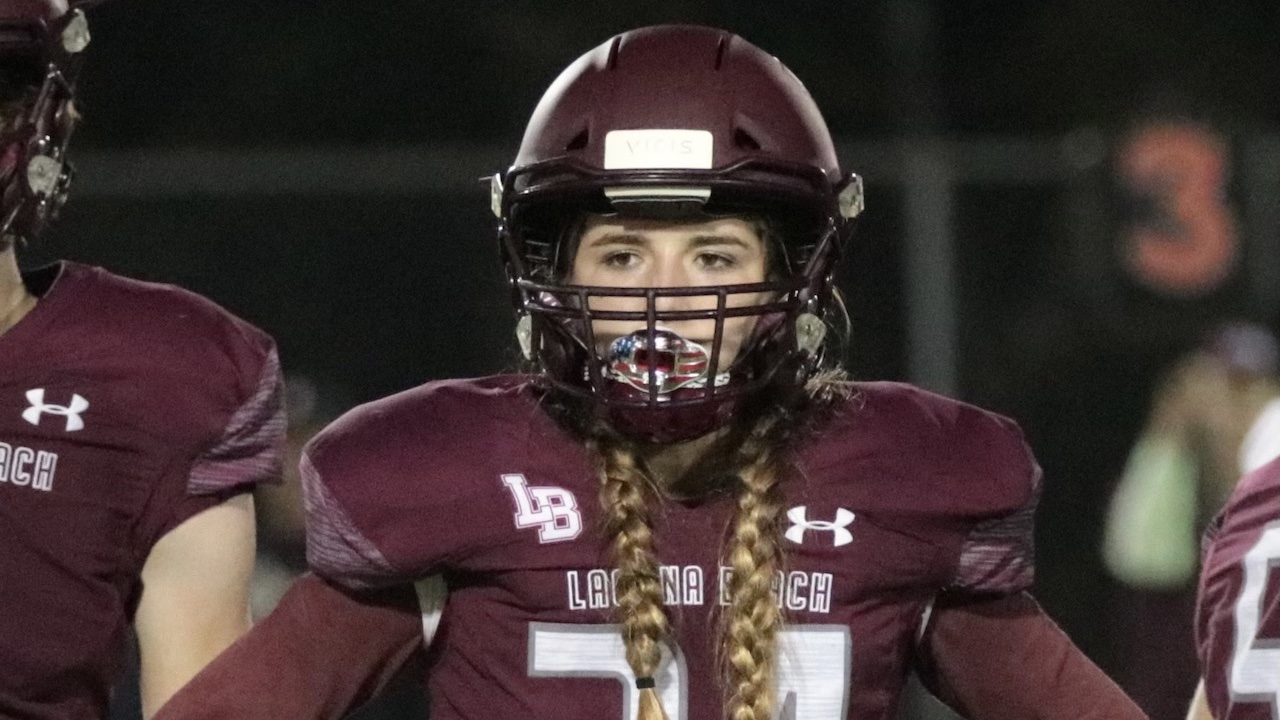 OC athlete is 1st girl in CA to score 2 touchdowns in high school game