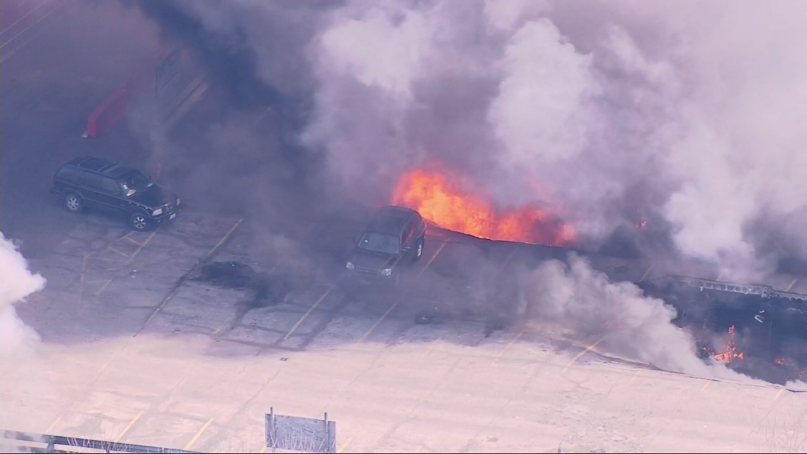 Video Car Collapses Into Roof Of Building On Fire Abc7 Chicago