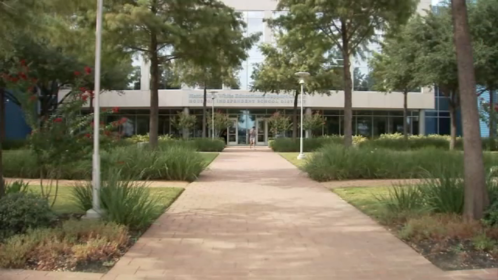 Lead in school water HISD partners with state leaders on initiative