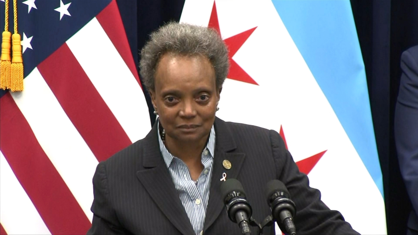 Chicago Mayor Lori Lightfoot, IDOT, CDOT targeted by fake Twitter accounts claiming DuSable Lake Shore Drive will close - Vimarsana News
