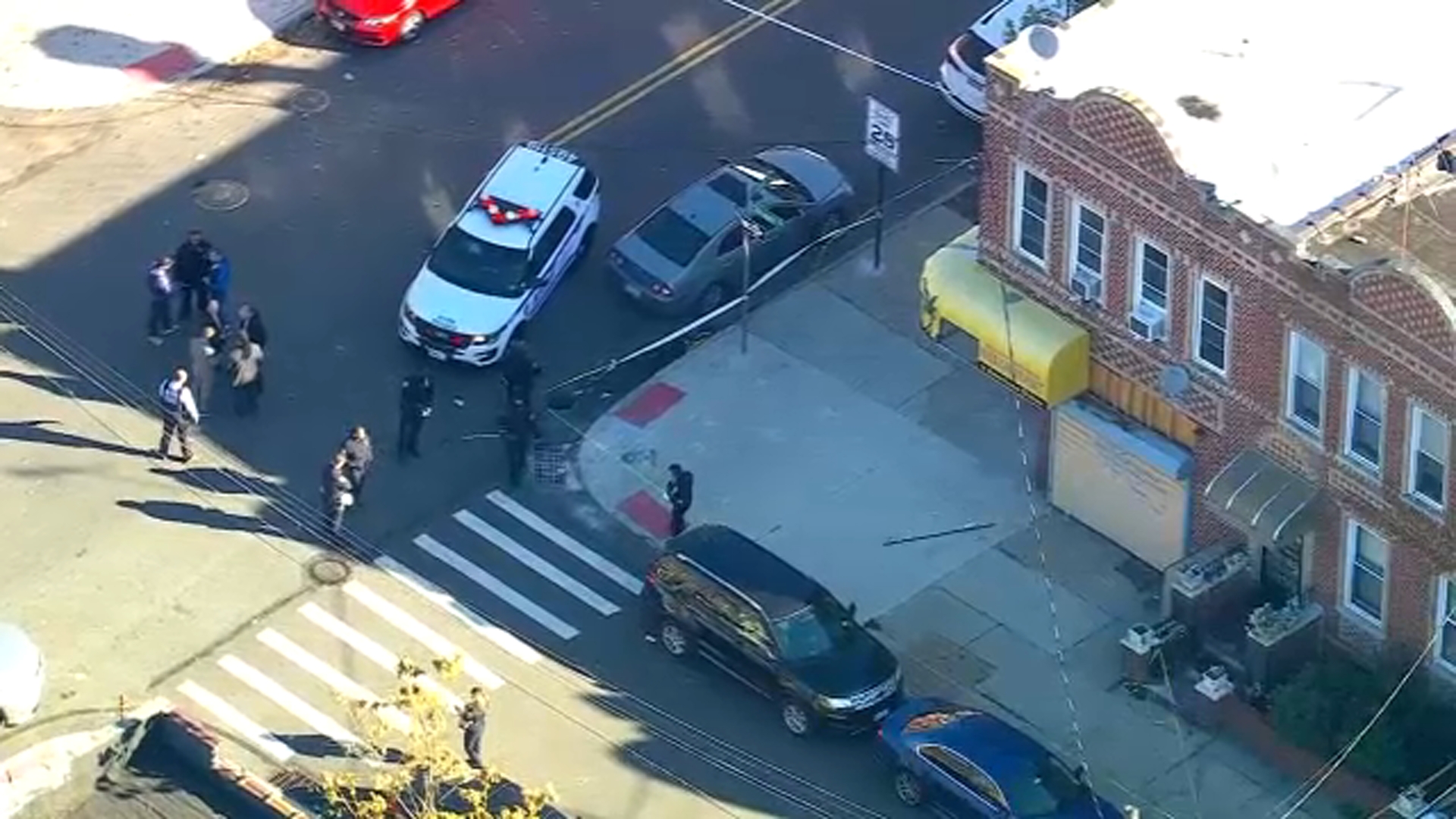 Shooting at NYC restaurant leaves 1 dead, 1 wounded