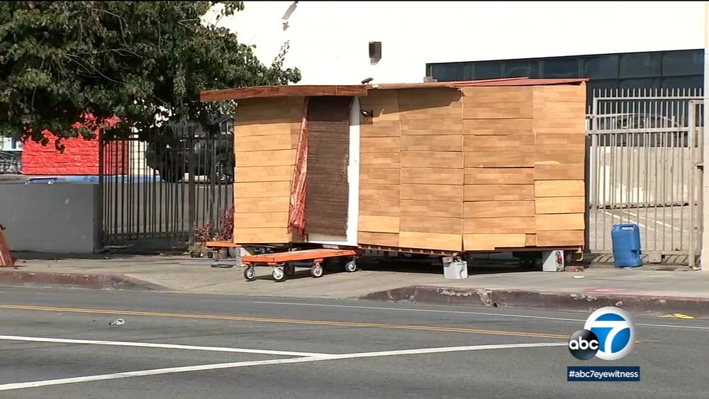 Former construction worker builds makeshift home on Hollywood sidewalk