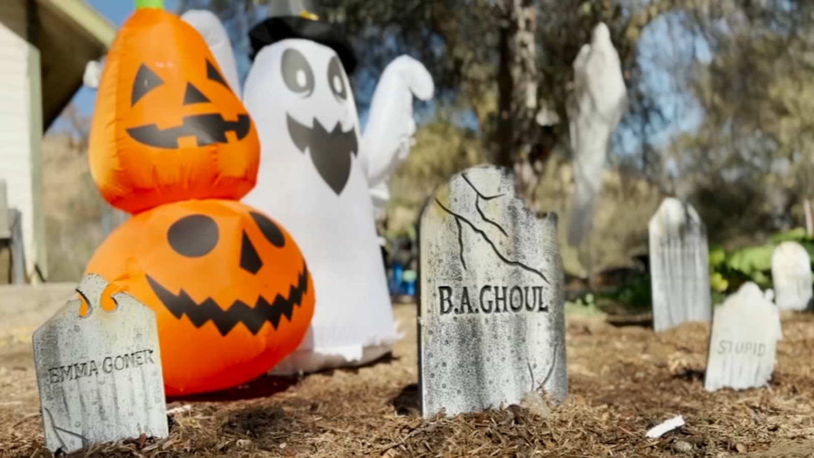 Health officials offer advice on costume makeup, candy this Halloween
