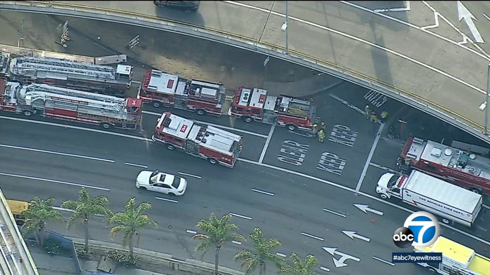 4 people fall ill after apparent carbon dioxide leak at LAX
