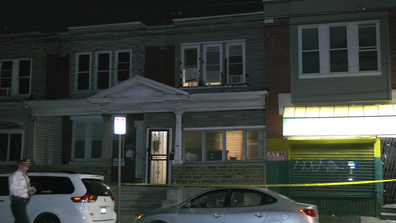 Mom, 2 kids climb onto Philly roof to escape gunfire; boyfriend shot