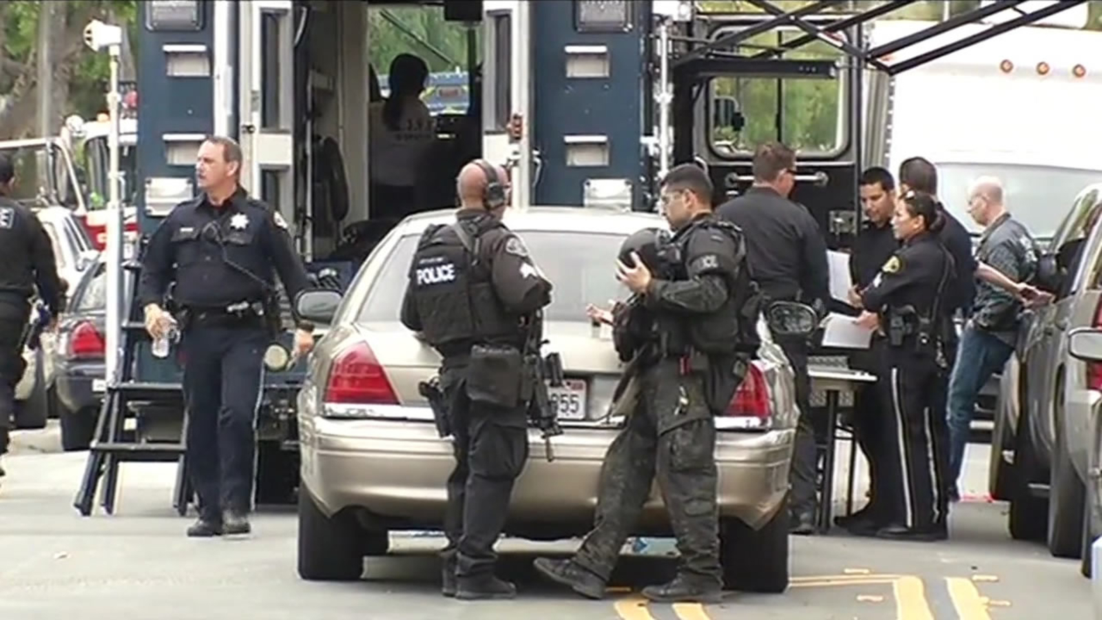 San Jose police standoff ends after suspect accused of keeping daughter