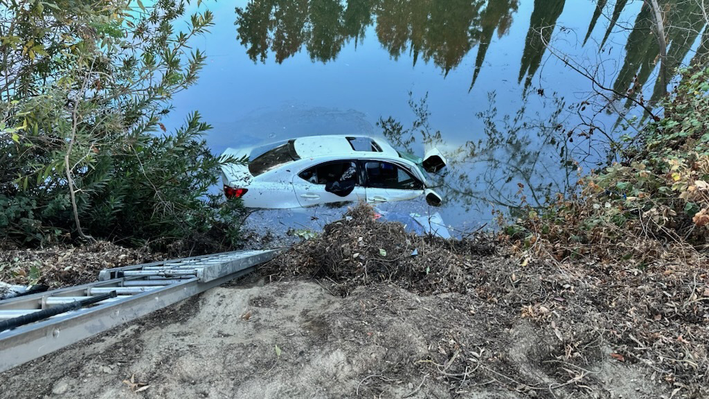 Good Samaritans rescue man whose car landed in Bear Creek