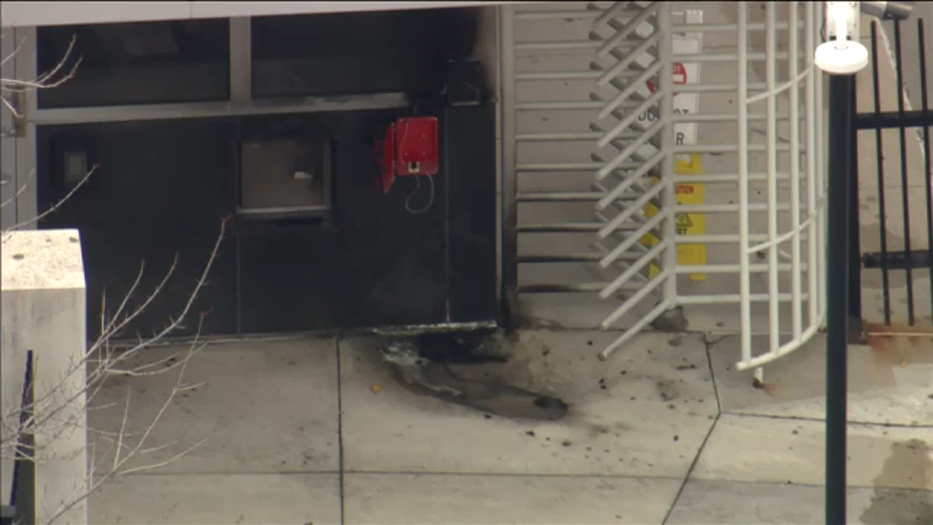 Chicago FBI HQ guard shack set on fire; suspect in custody