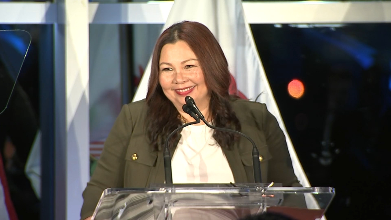 Duckworth wins reelection to U.S. Senate