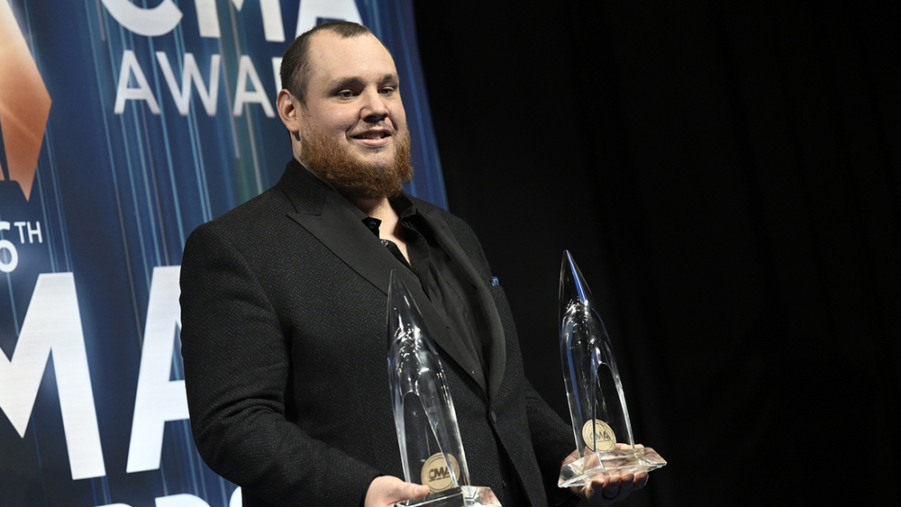 Here's who won at the 56th CMA Awards