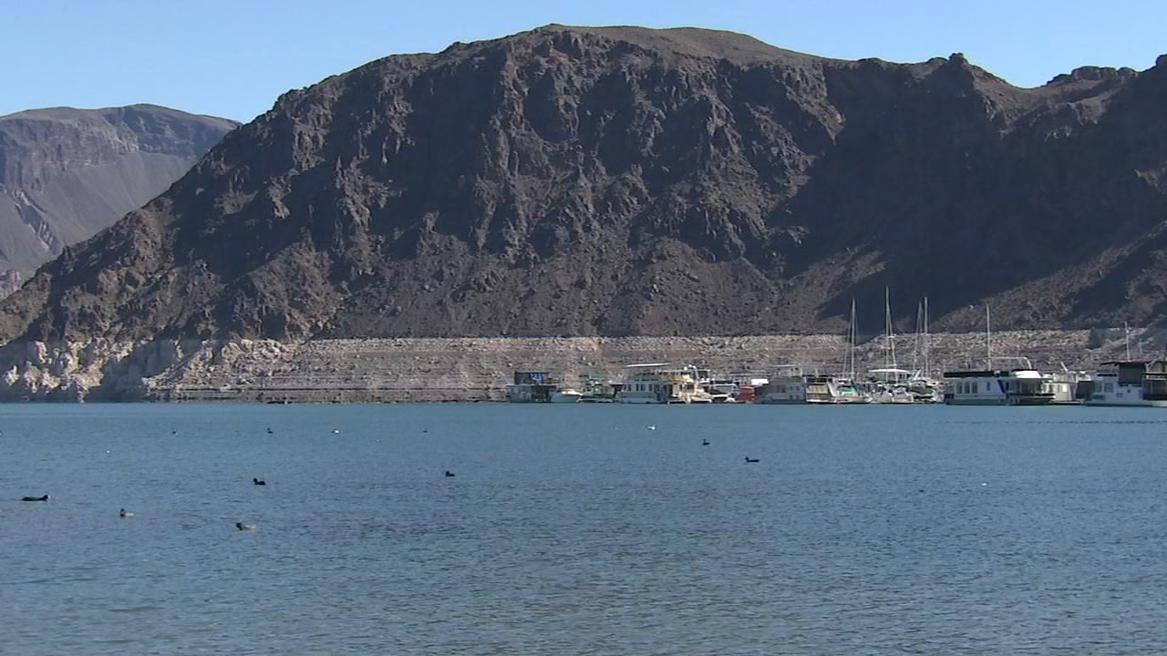 How many Chicago mob bodies are in Lake Mead?