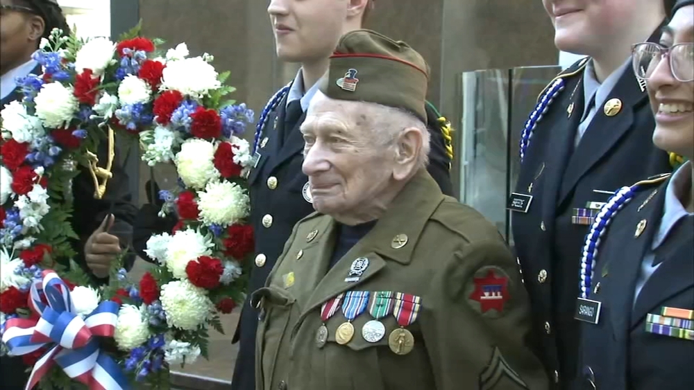 Chicago veterans honored by city at Soldier Field
