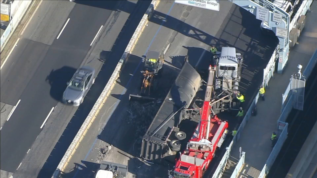 EB lanes of Ben Franklin Bridge reopen after trailer tips over