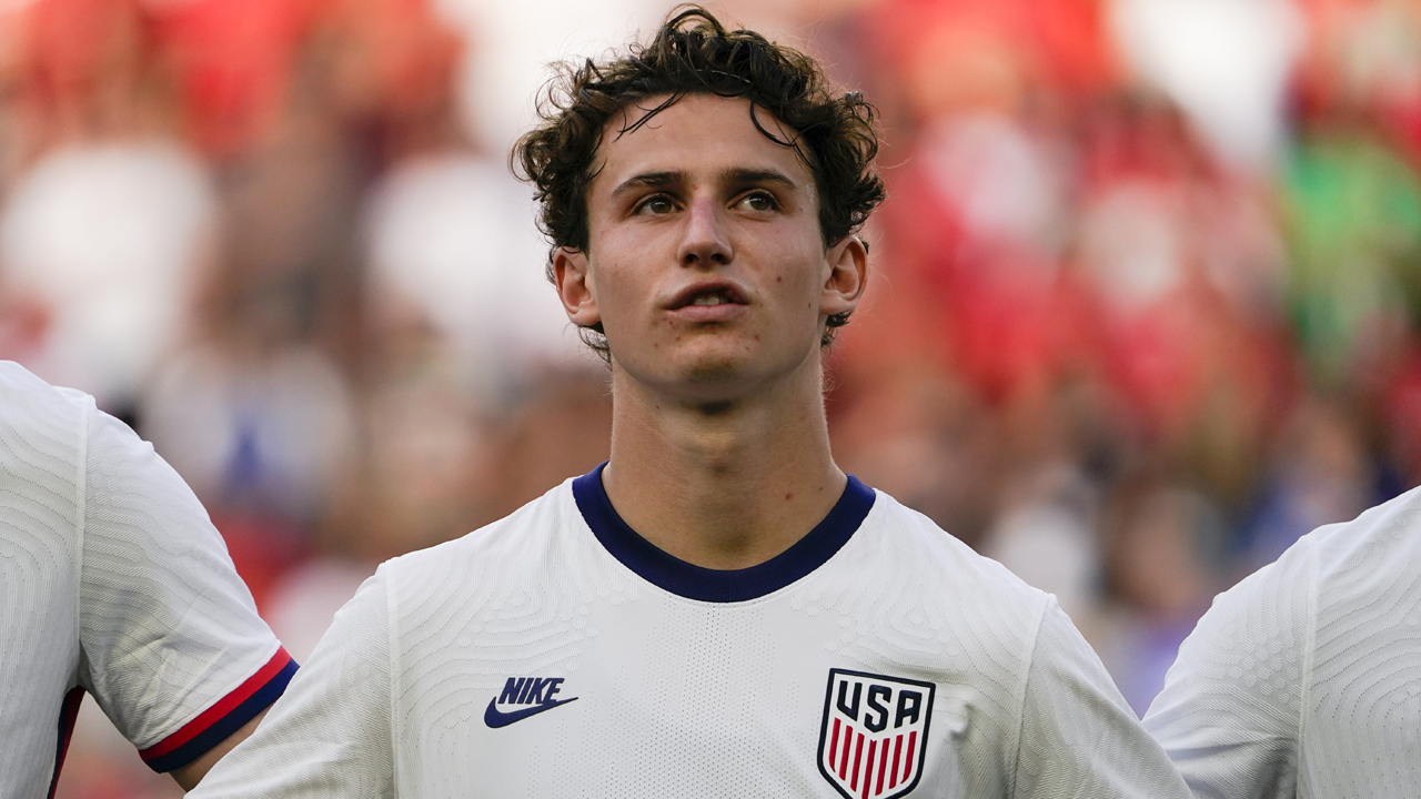 2022 World Cup USMNT's Brenden Aaronson of Medford cheered on by fans