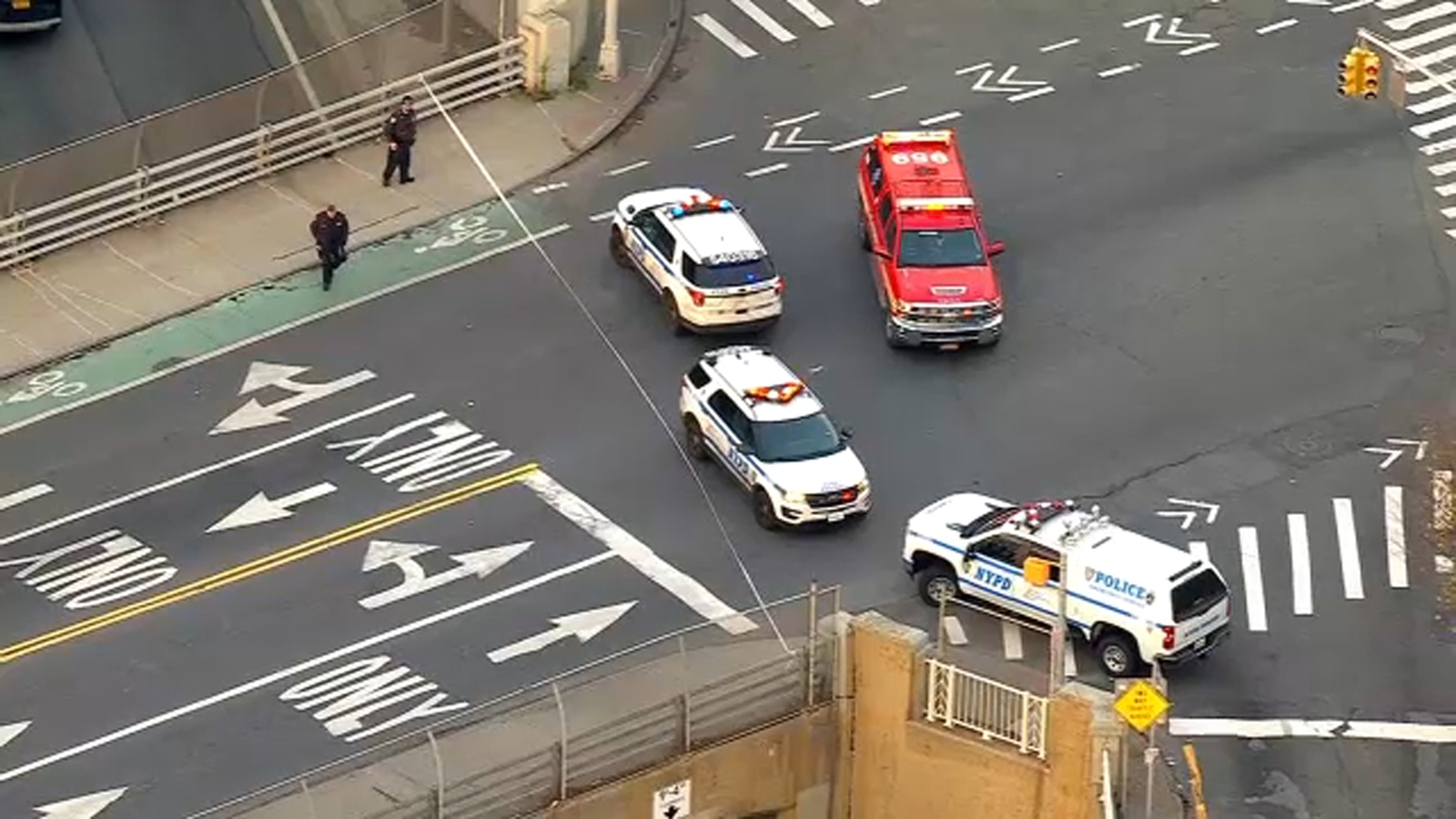 UPDATE: Driver dies of injuries after his car smashes into a tree on the Jackie  Robinson Parkway in Queens –