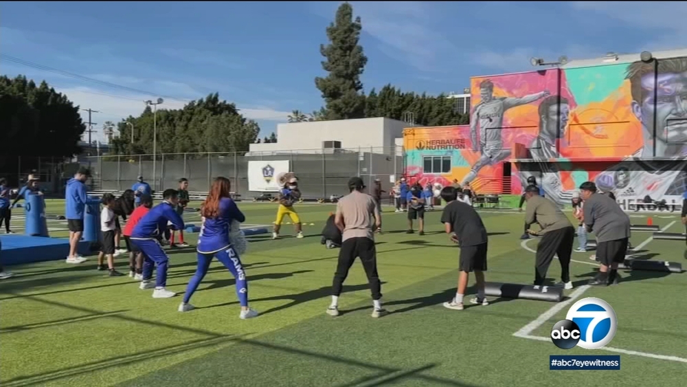 Rams host kids football clinic for Native American Heritage Month