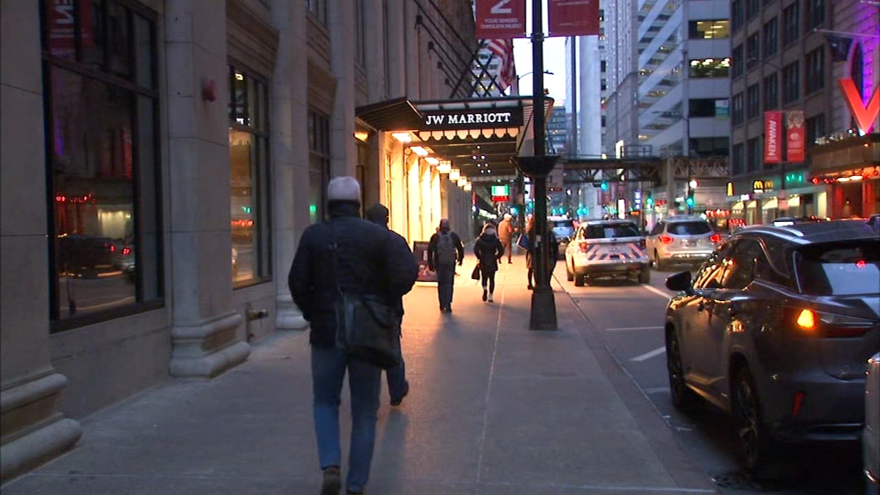 JW Marriott Chicago front desk clerk robbed at gunpoint, police say