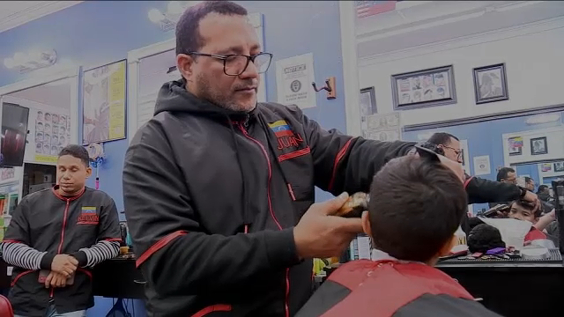 Barber offers NYC asylum seekers free housing, haircuts