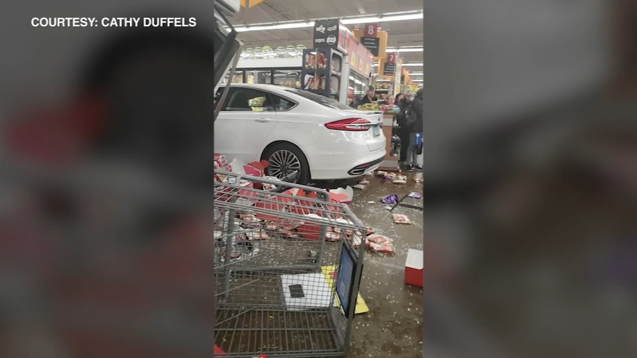 3 injured when car crashes into grocery store in Crest Hill