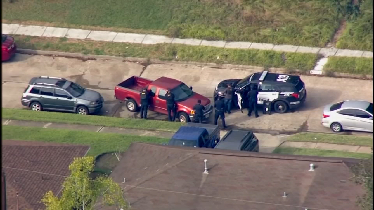 1 dead near SWAT scene in southwest Houston home, HPD says