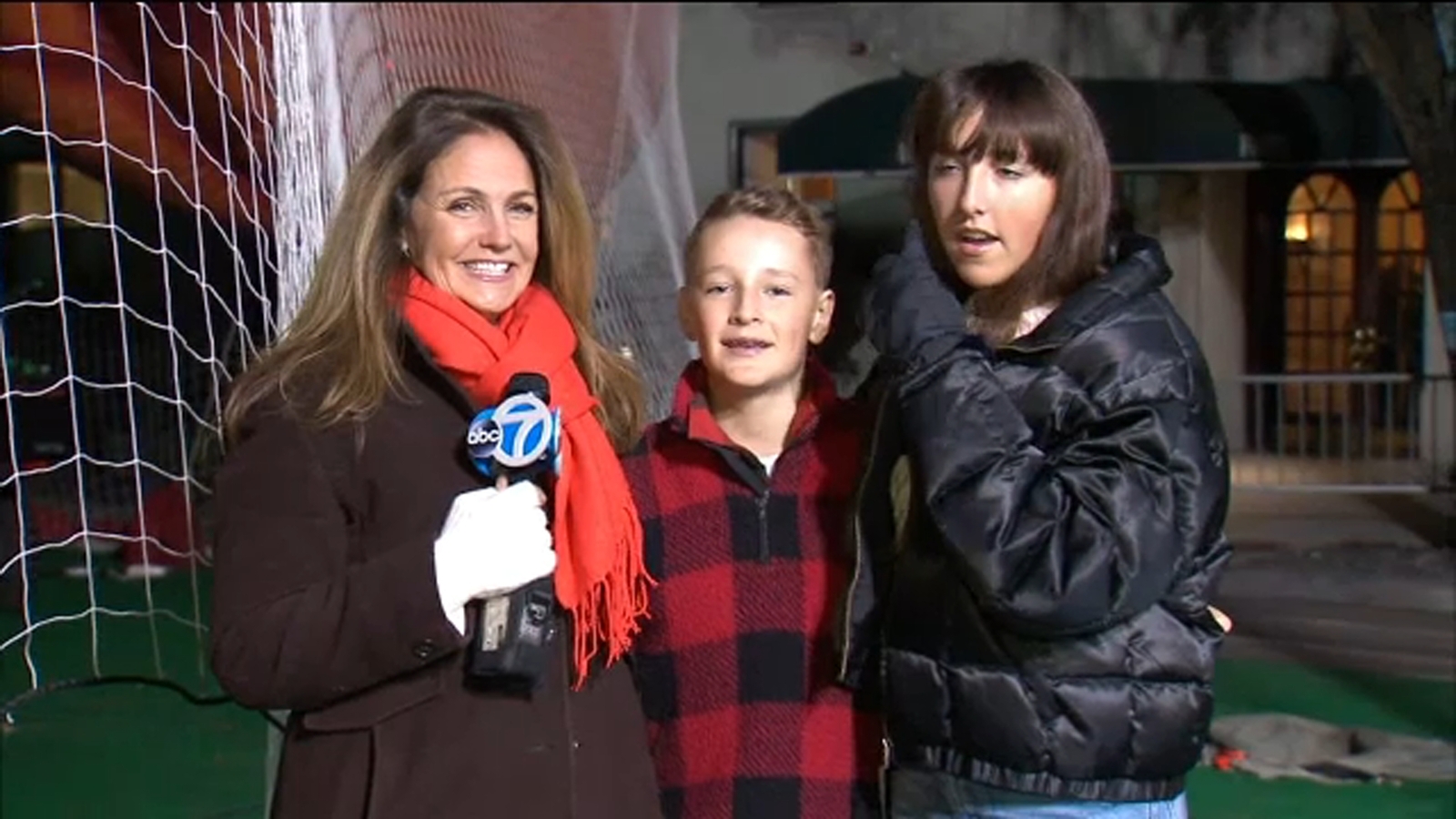 Eyewitness News Tradition Cub reporters cover the Macy's Thanksgiving