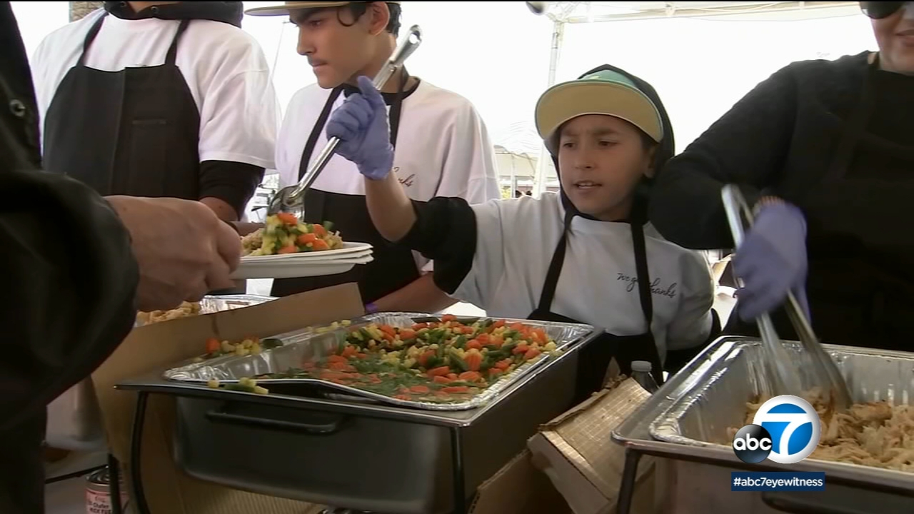 Thousands fed at Honda Center Thanksgiving feast in Anaheim