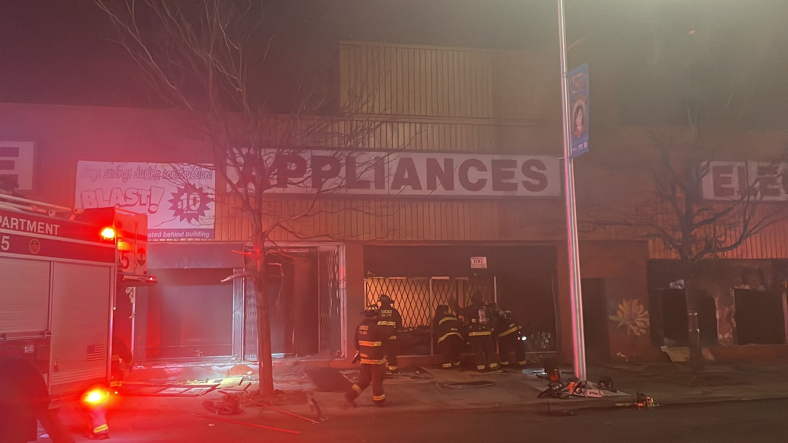 Chicago fire today guts abandoned Aronson Furniture Store on 46th