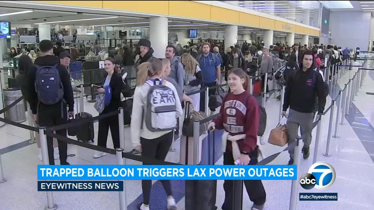 Trapped balloon triggers LAX power outage