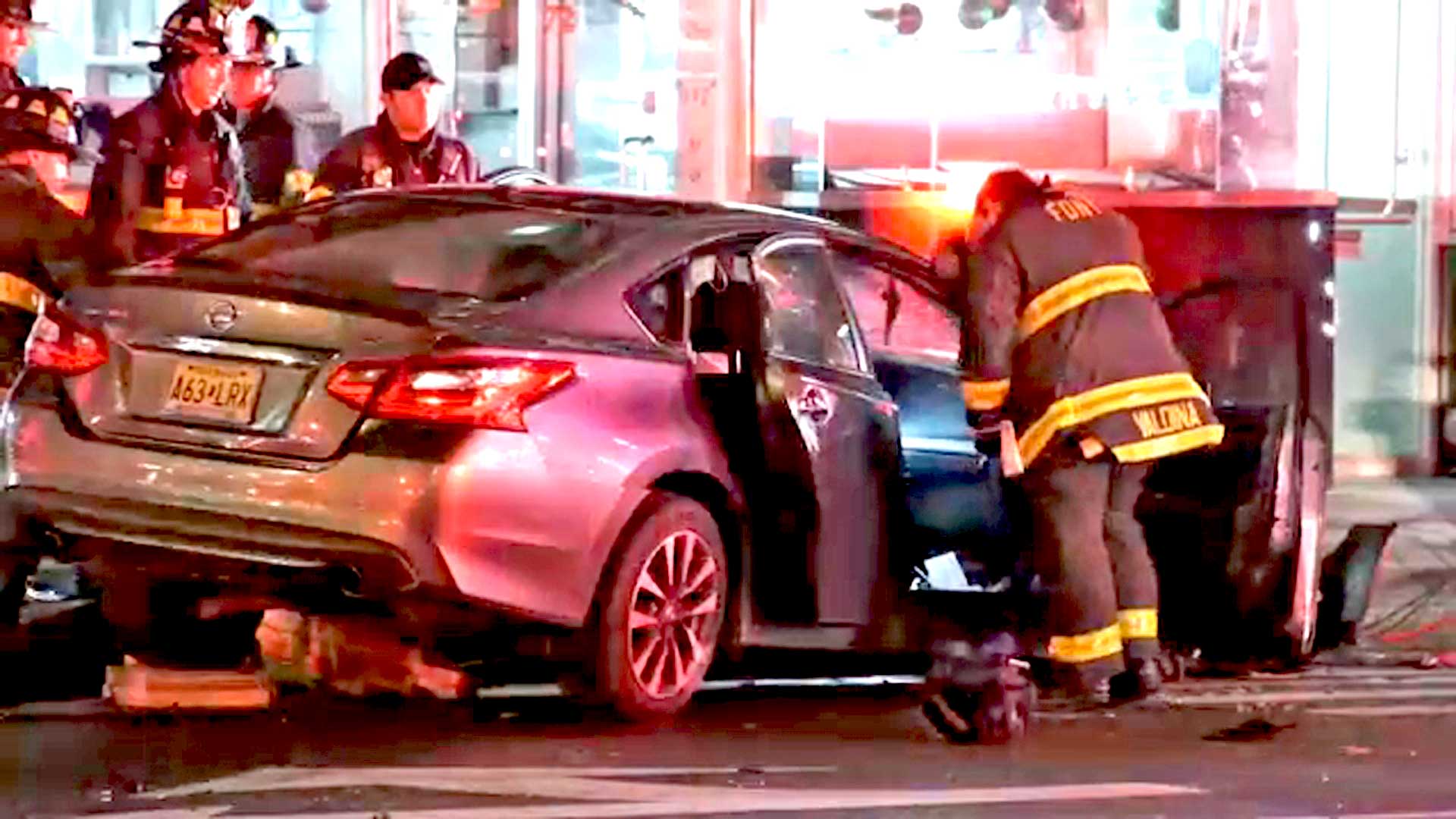 NYC traffic: Man killed in crash at base of Manhattan Bridge in