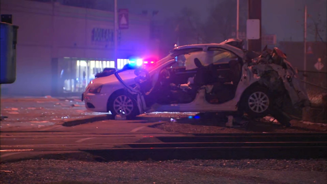Metra train hits car in Midlothian