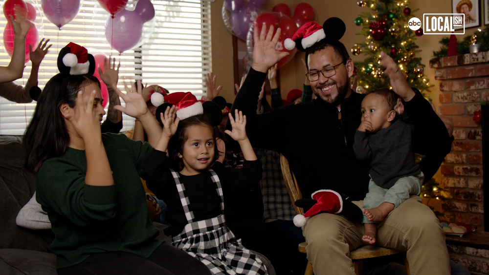 Deaf family surprised with a vacation to Disneyland