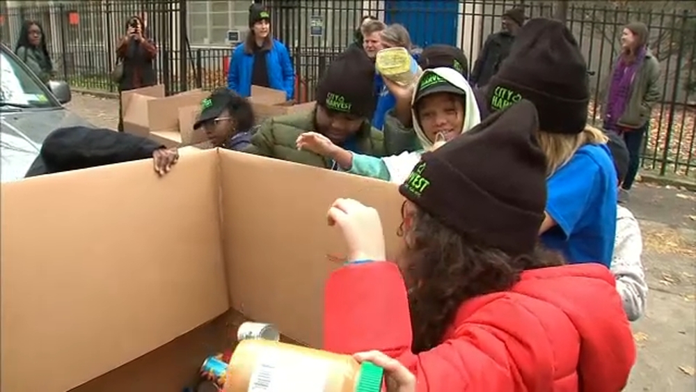Students get lesson in kindness by donating food to community