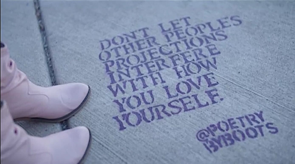 Chicago's spray-painting poet brings positivity to the streets