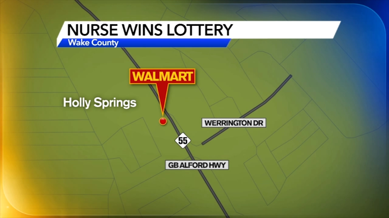 Nurse wins $100,000 in lottery right before Christmas
