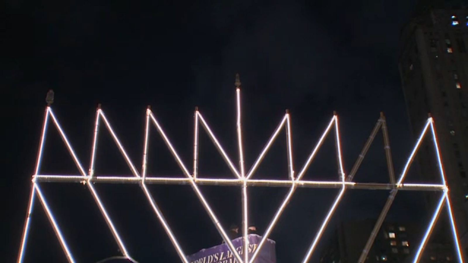 Hanukkah 2022 World's largest menorah lit in Central Park ABC7 New York