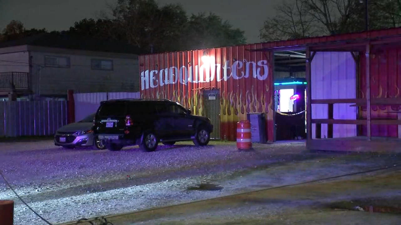 Woman seeks help at nearby bar after being shot in chest in N. Houston