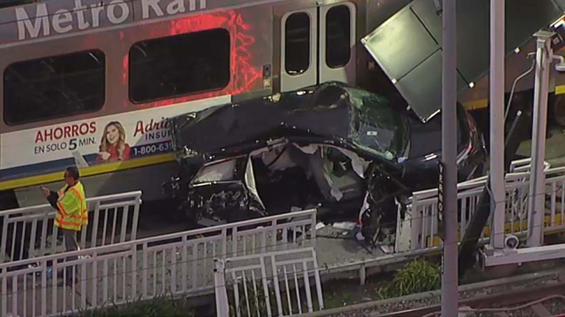 Sur de Los Ángeles: 2 heridos, servicio de tren impactado tras choque