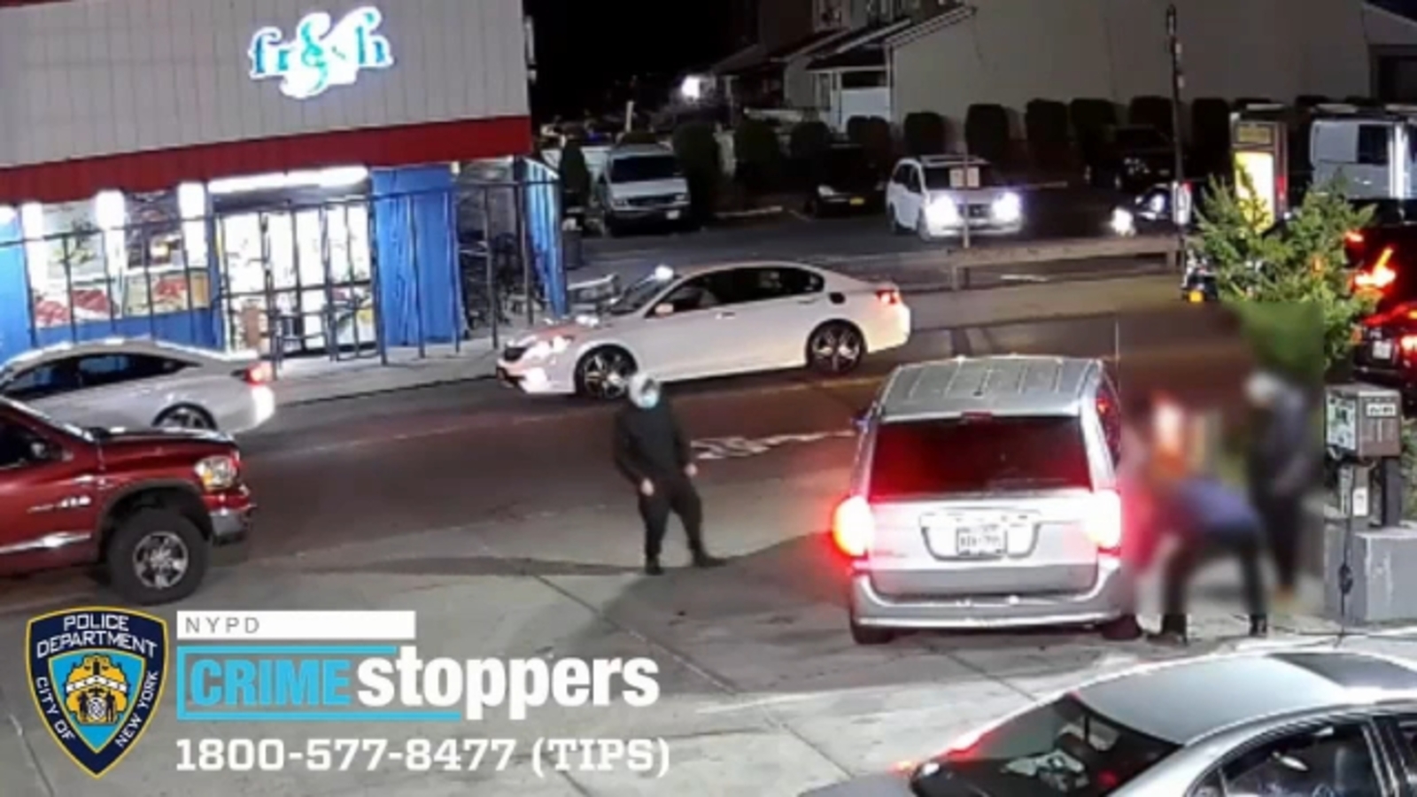 Burglar rummages through car while driver fills flat tire in Woodhaven