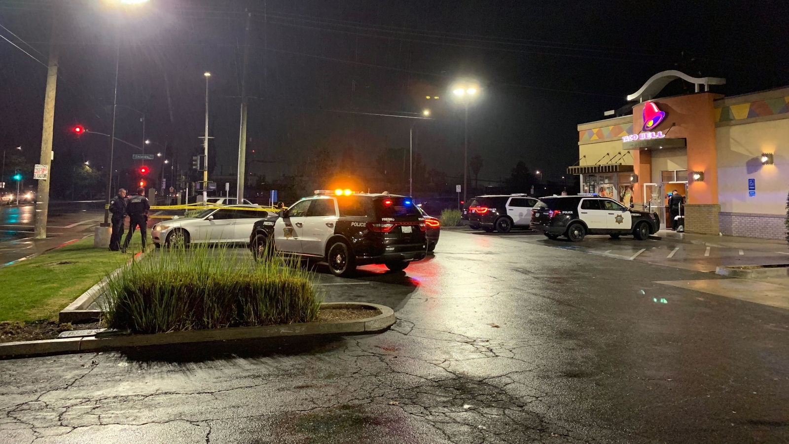 Man with gunshot wound shows up at Fresno Taco Bell, police say - ABC30 ...